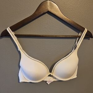 Lily of France Chic White Bra 36B Style 2111718